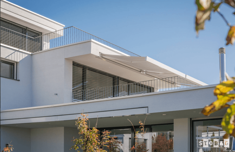 Camabox BX4000 terrassmarkis som skapar effektivt solskydd och en komfortabel uteplats.